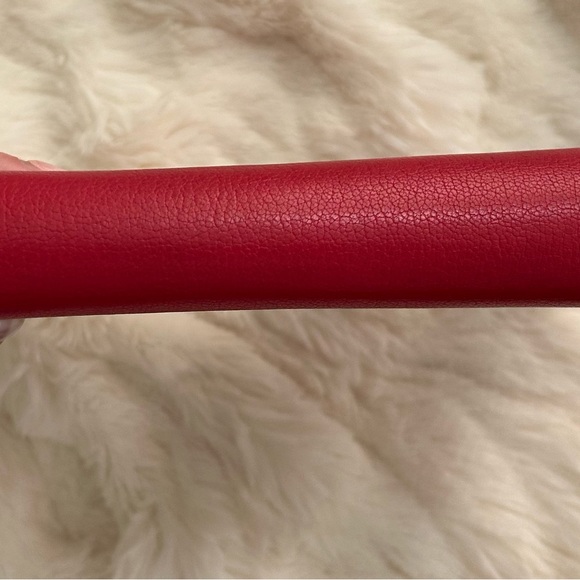 CHANEL
Goatskin CC Large Clover Charm Bi-fold with Chanel dust bag - Picture 7 of 13